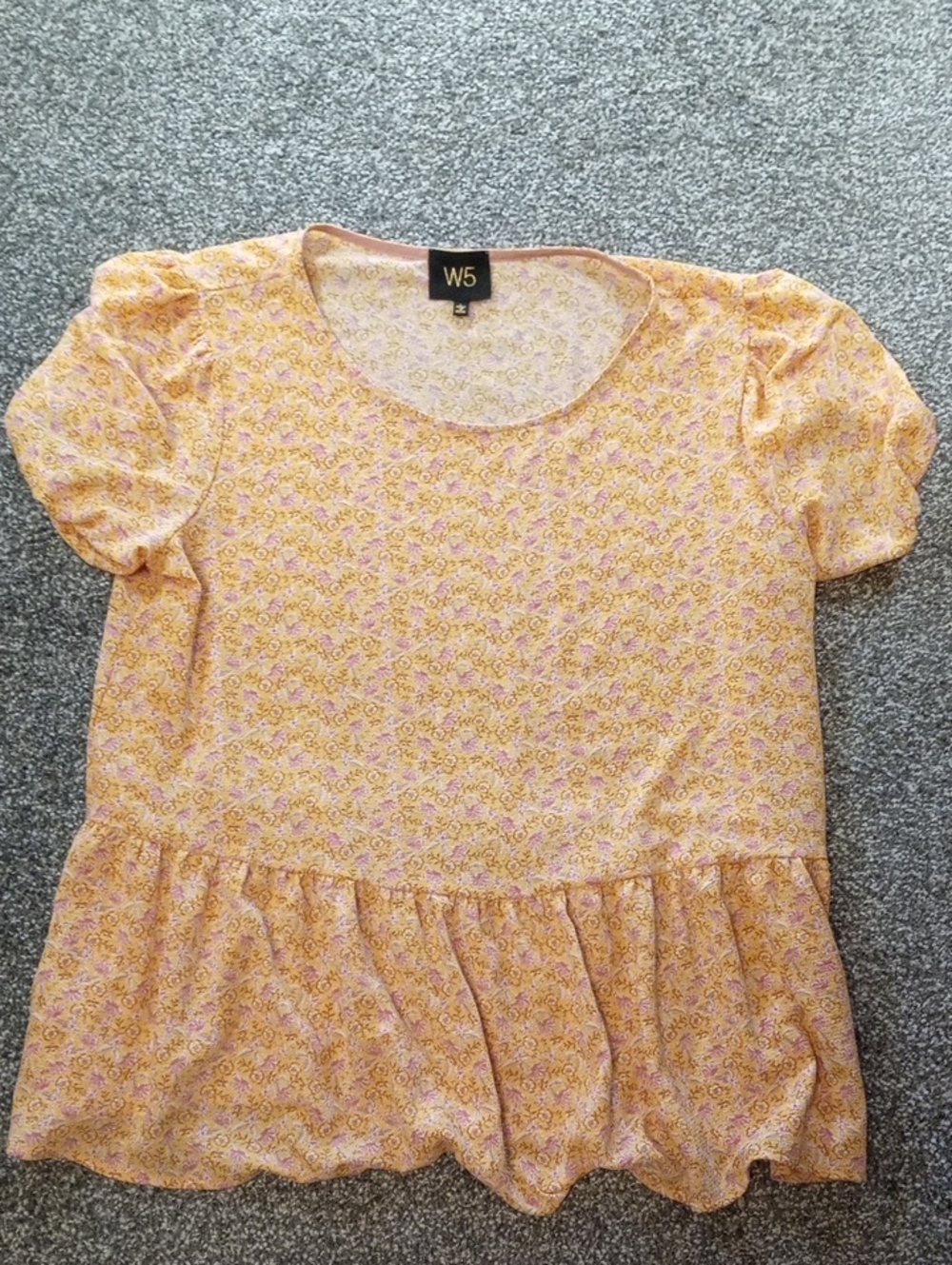 Women's Size Large W5 Yellow Floral Peplum Puff Sleeve Top
